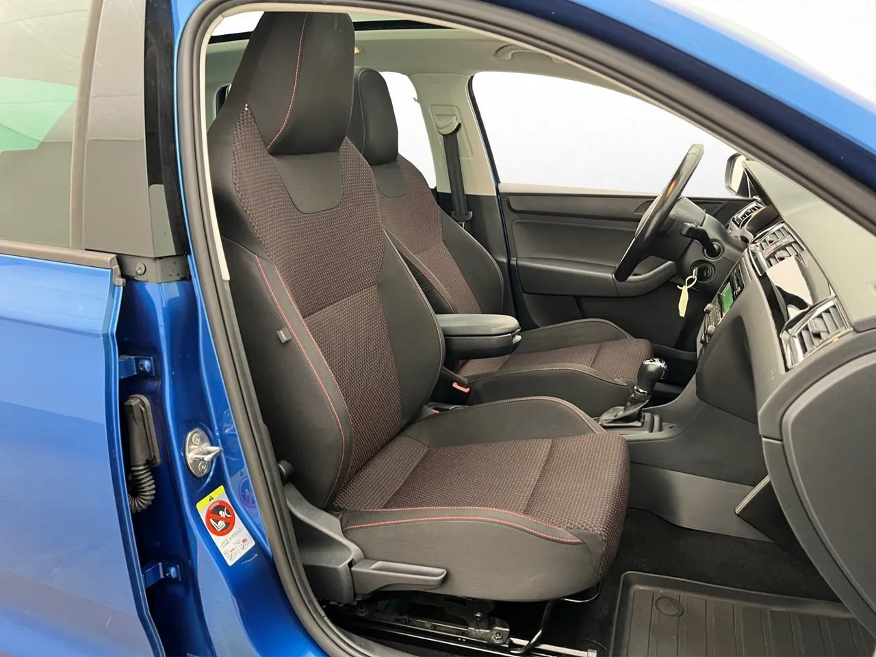 Vehicle image 25