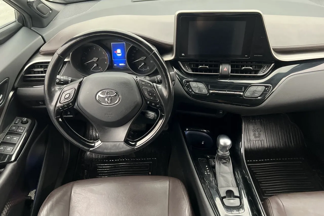 Vehicle image 11