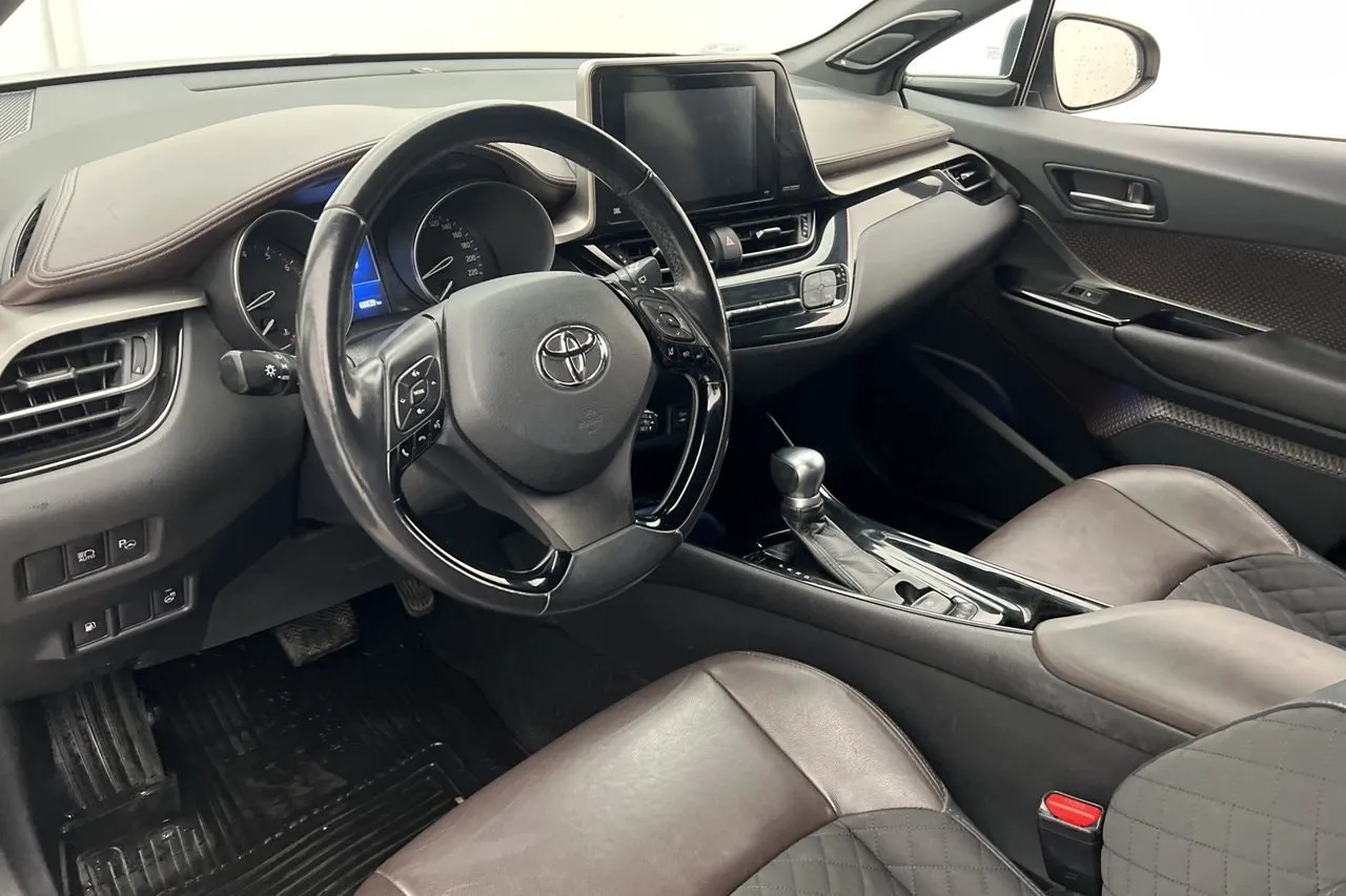 Vehicle image 10
