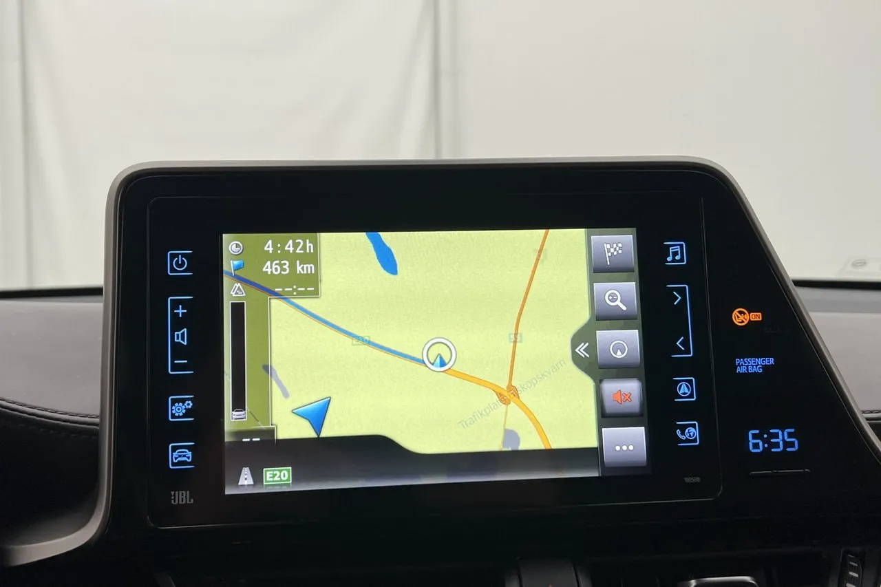 Vehicle image 18