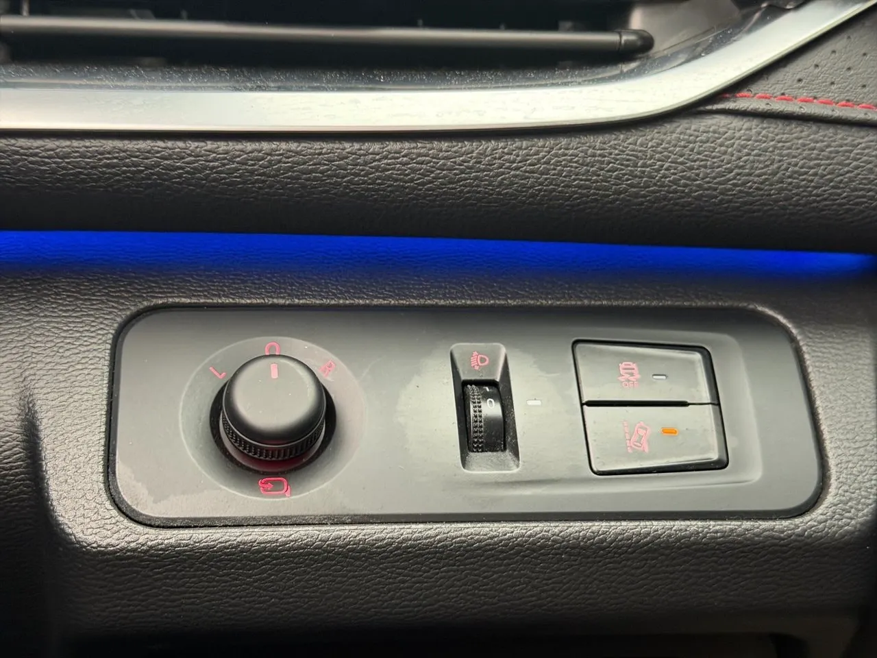 Vehicle image 27