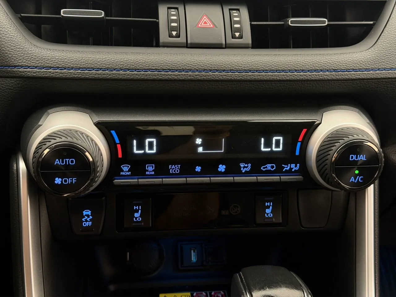 Vehicle image 32