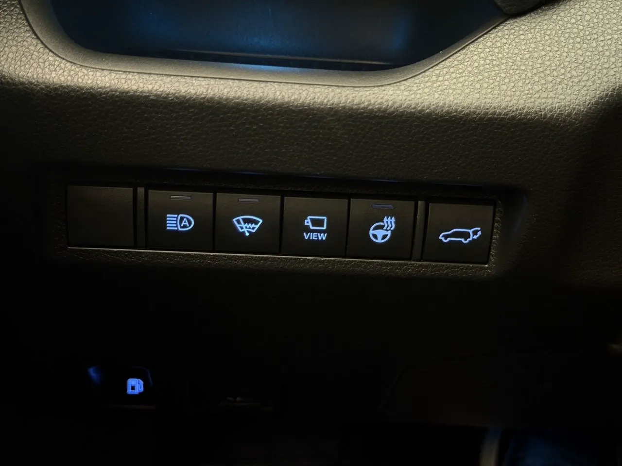 Vehicle image 28