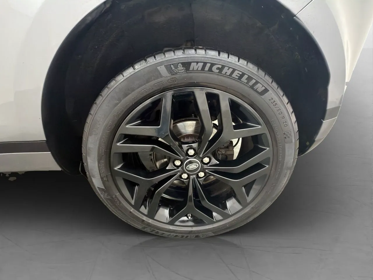 Vehicle image 32