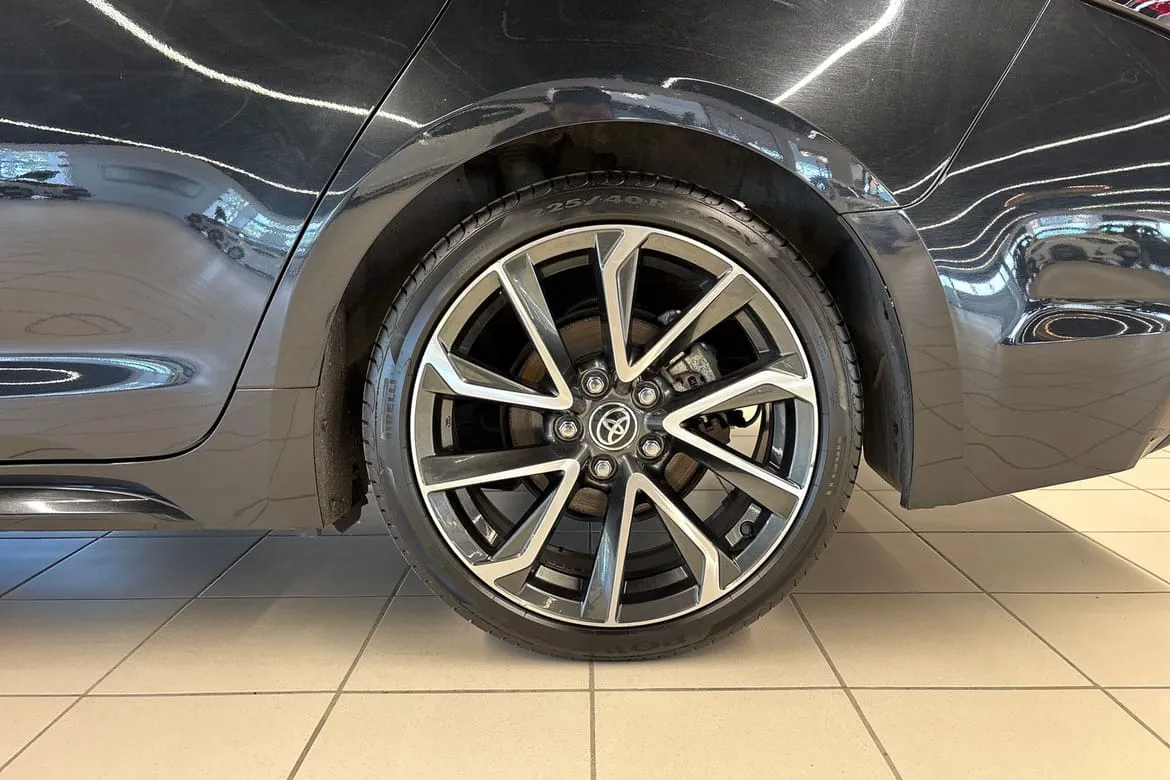 Vehicle image 16
