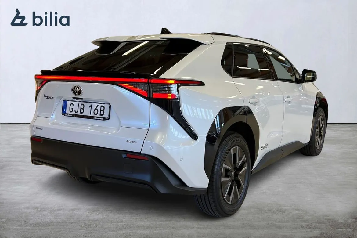 Vehicle image 18