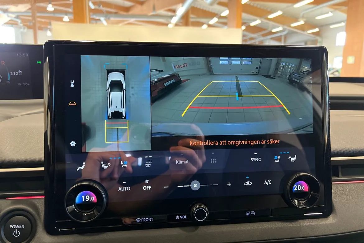 Vehicle image 14