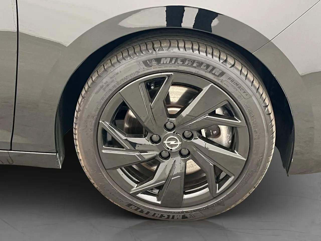 Vehicle image 32