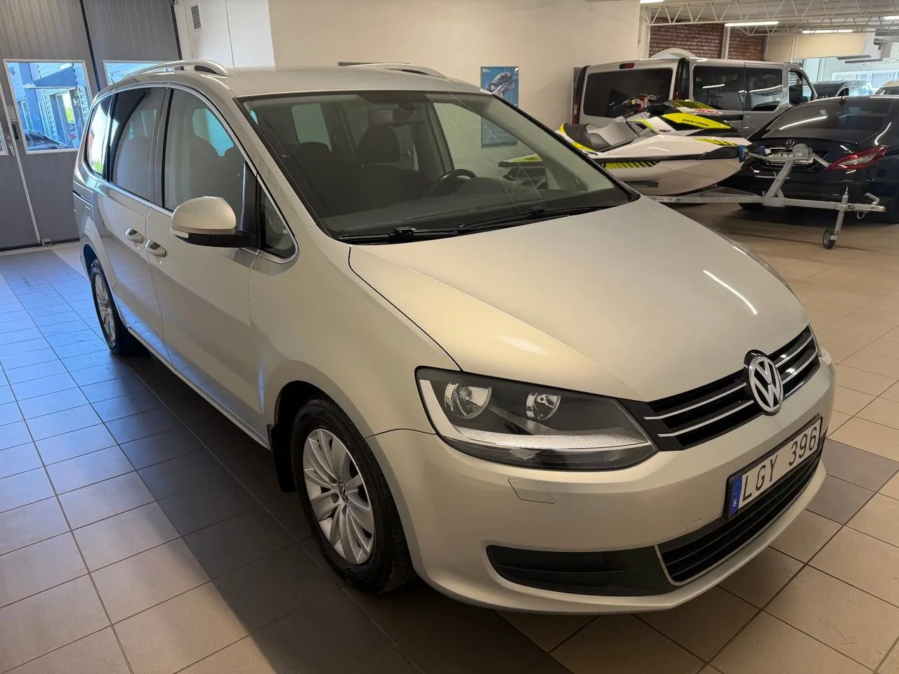 Vehicle image 5