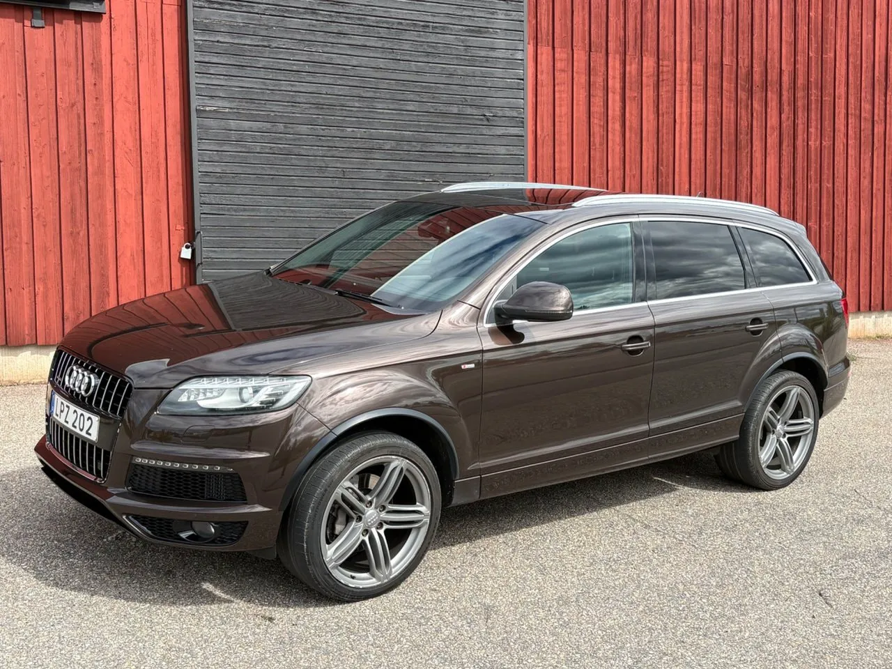 Vehicle image 9