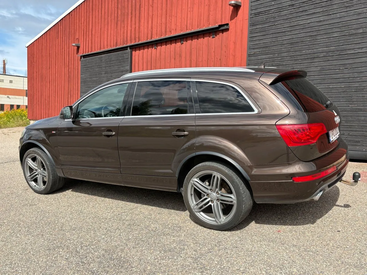 Vehicle image 8