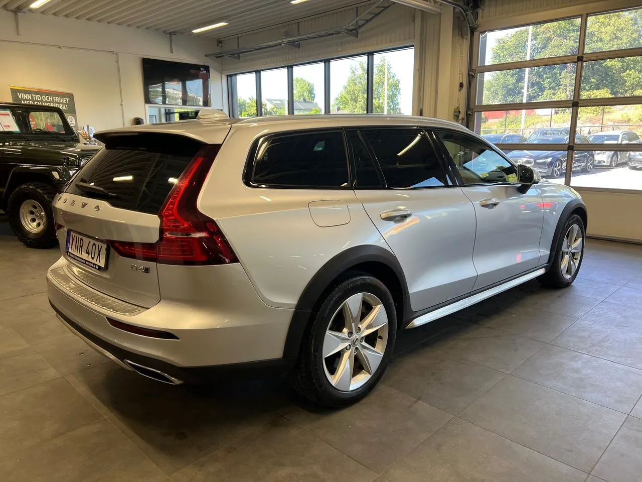 Vehicle image 6