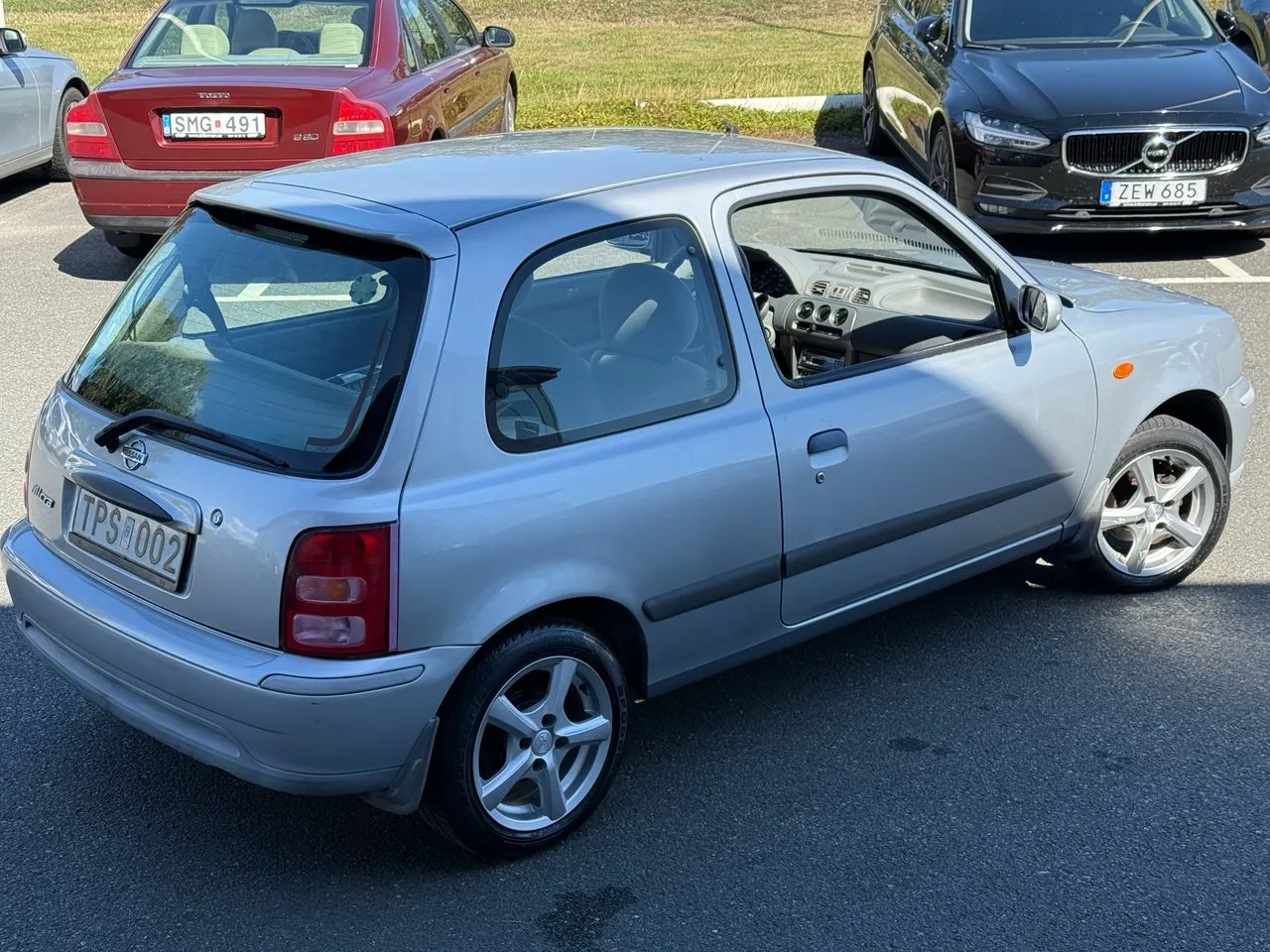 Vehicle image 3