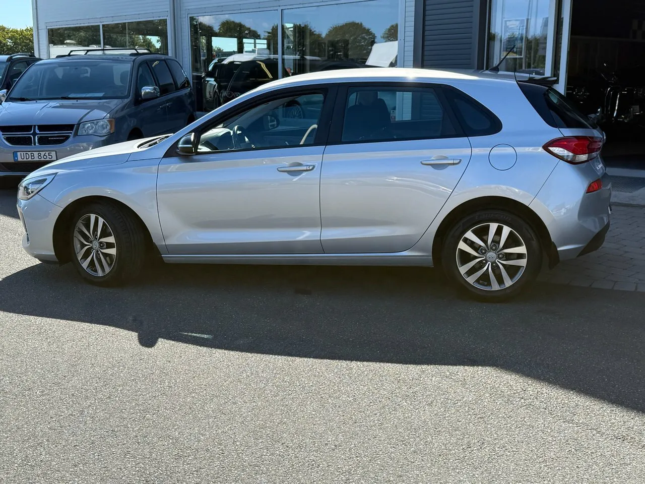 Vehicle image 6