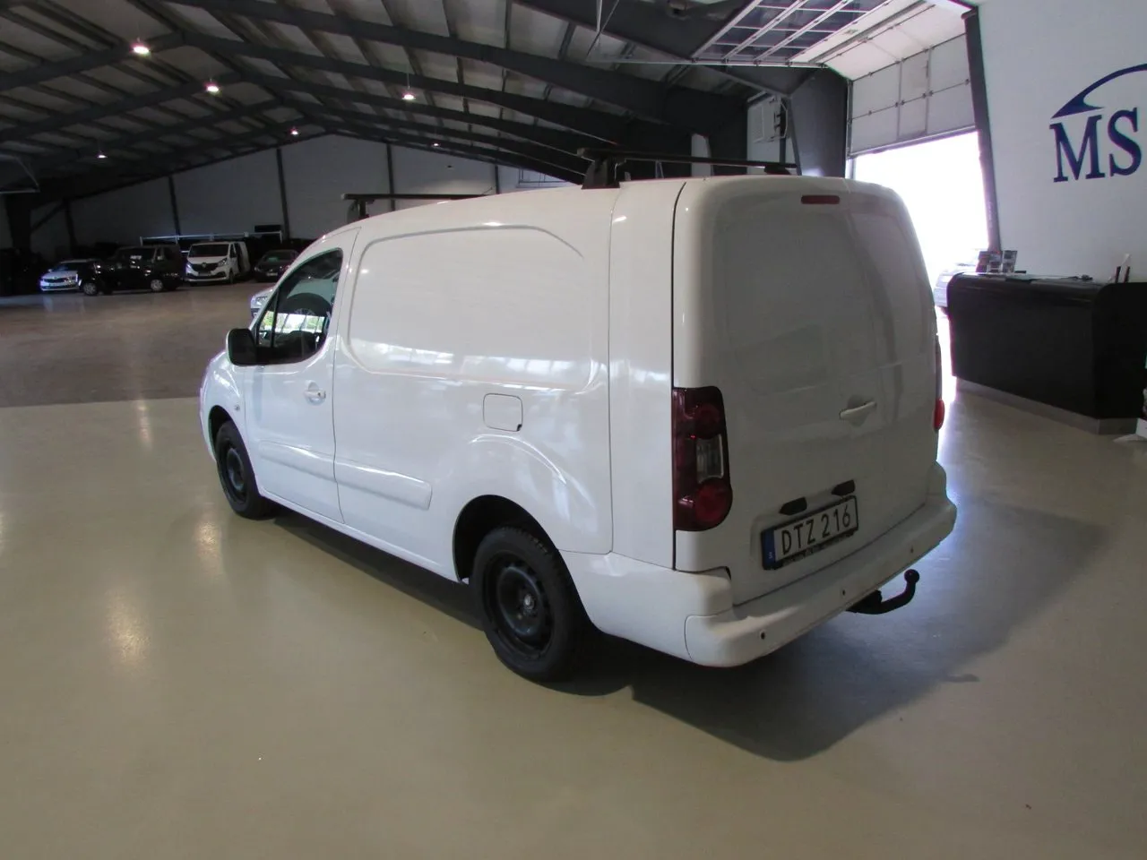 Vehicle image 6