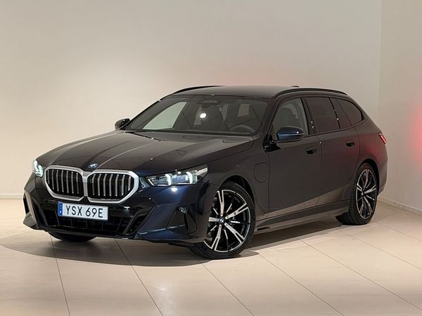 BMW 530 e xDrive Touring xDrive, Driving Pro, Parking Plus, Harman Kardon, 20" - 2026