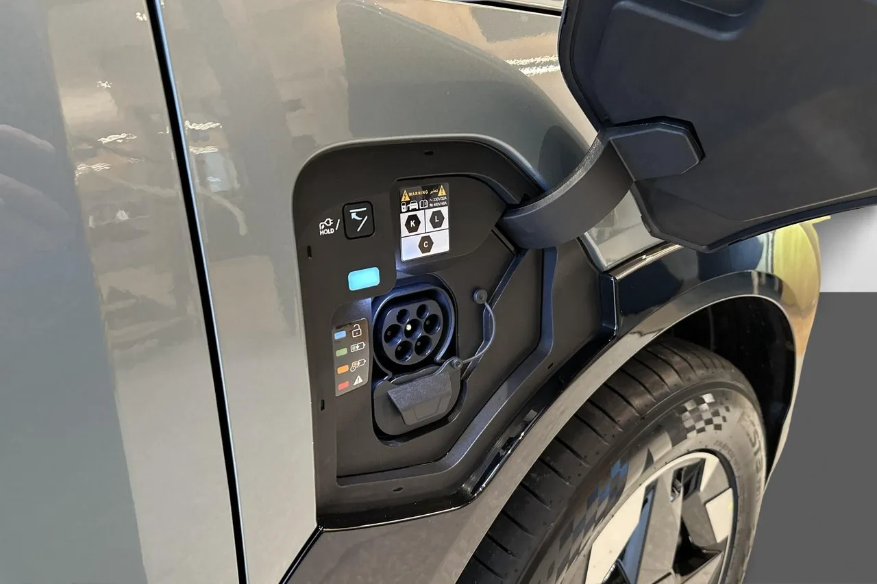 Vehicle image 25
