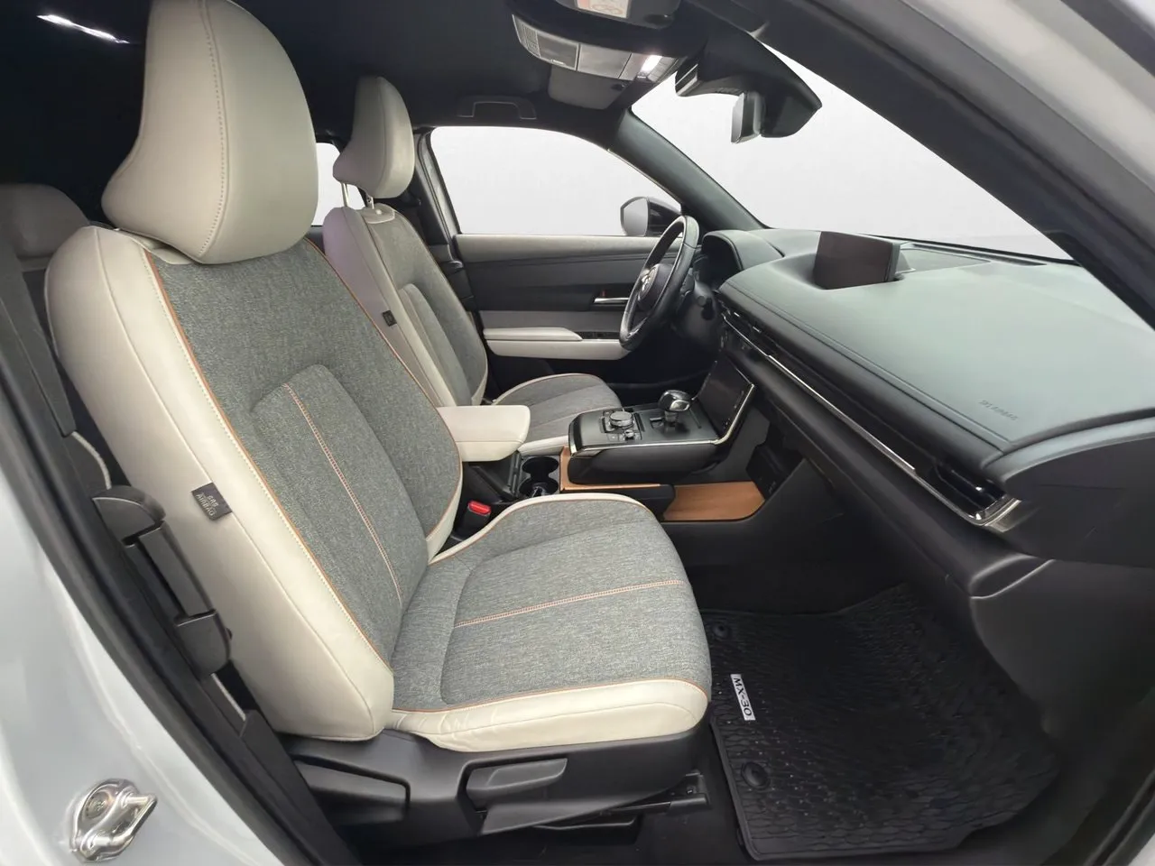 Vehicle image 21