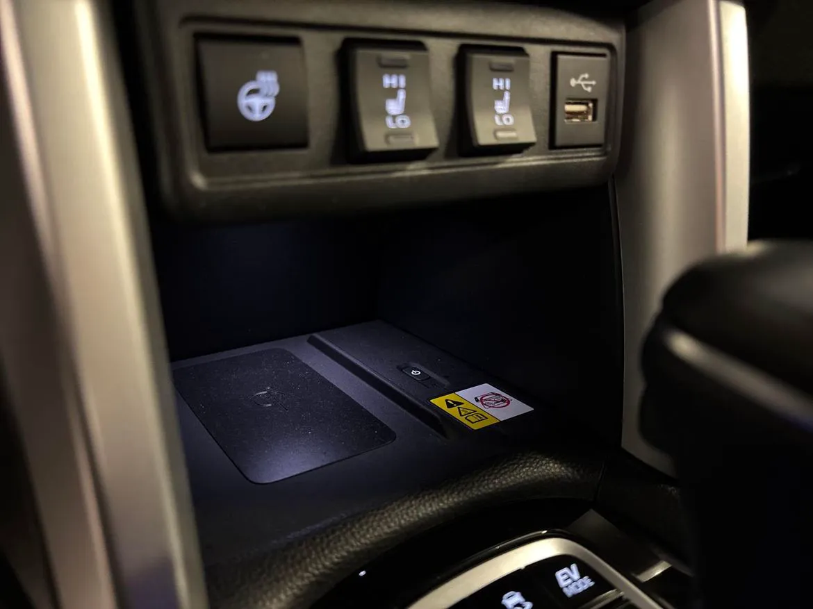 Vehicle image 19