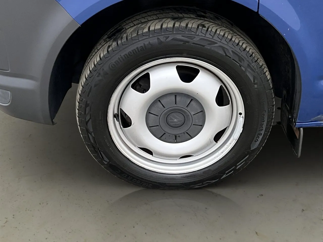 Vehicle image 35
