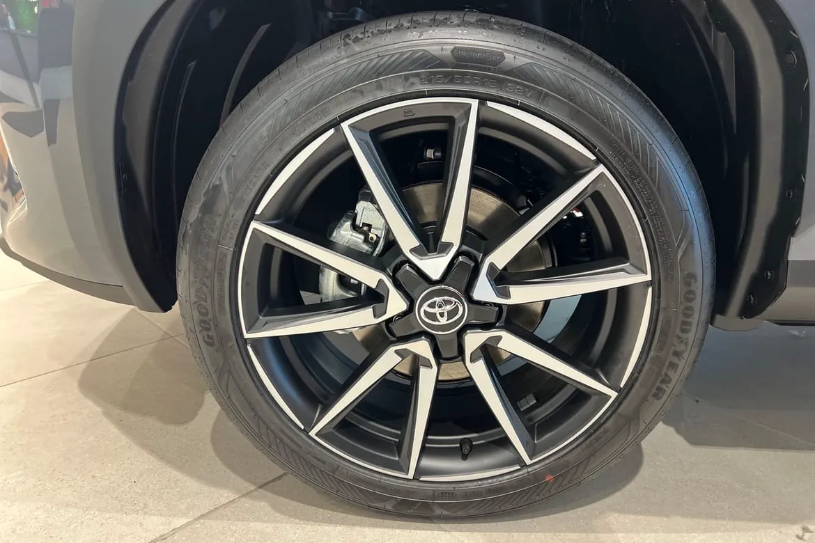Vehicle image 8