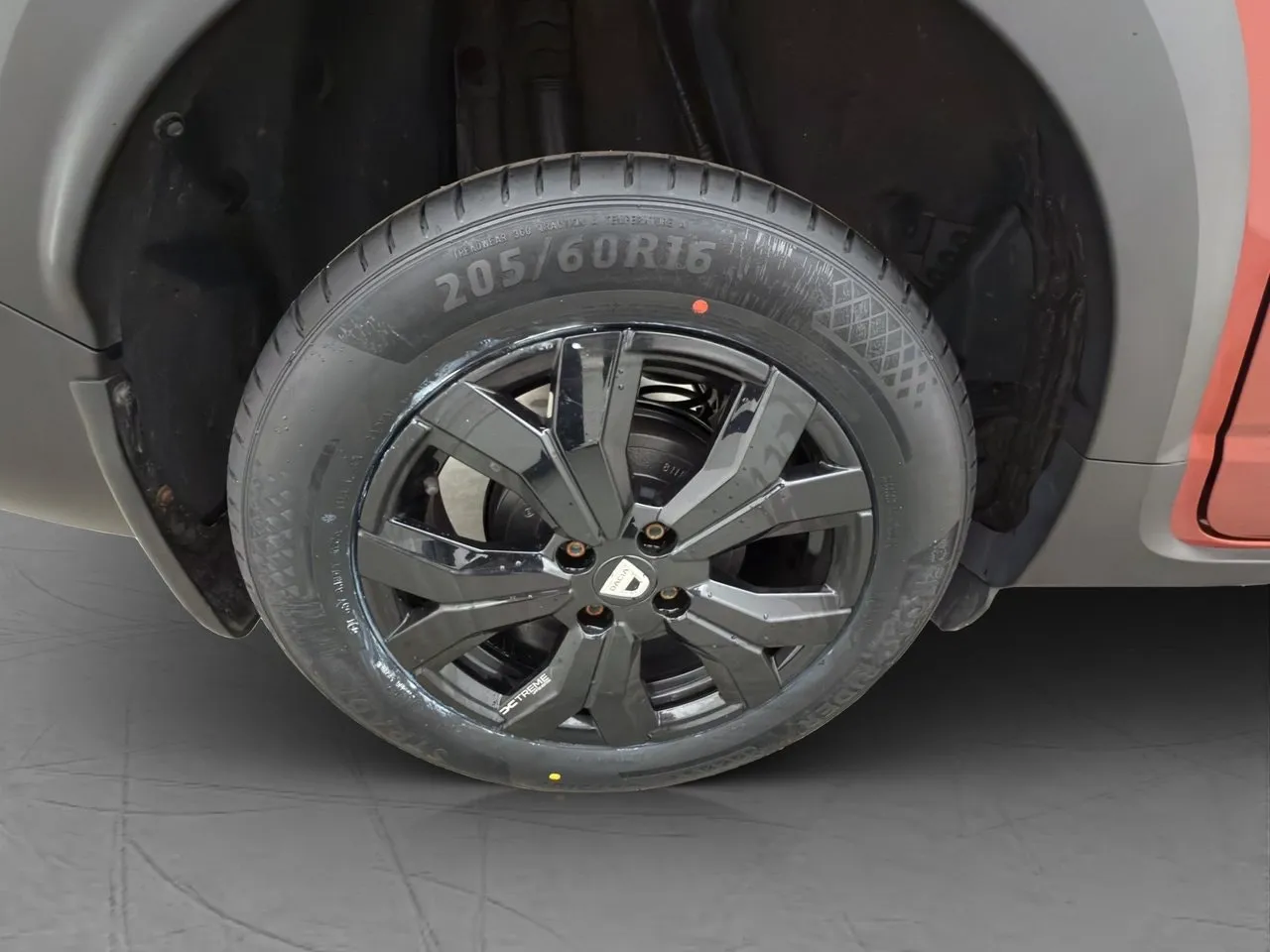 Vehicle image 28