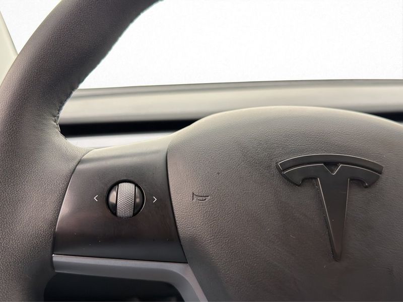 Tesla Model 3 bild 25
