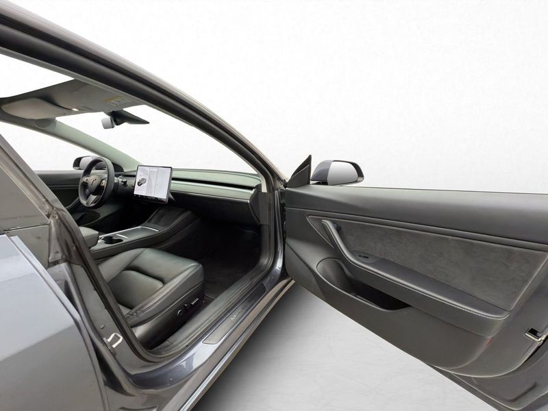 Tesla Model 3 bild 20