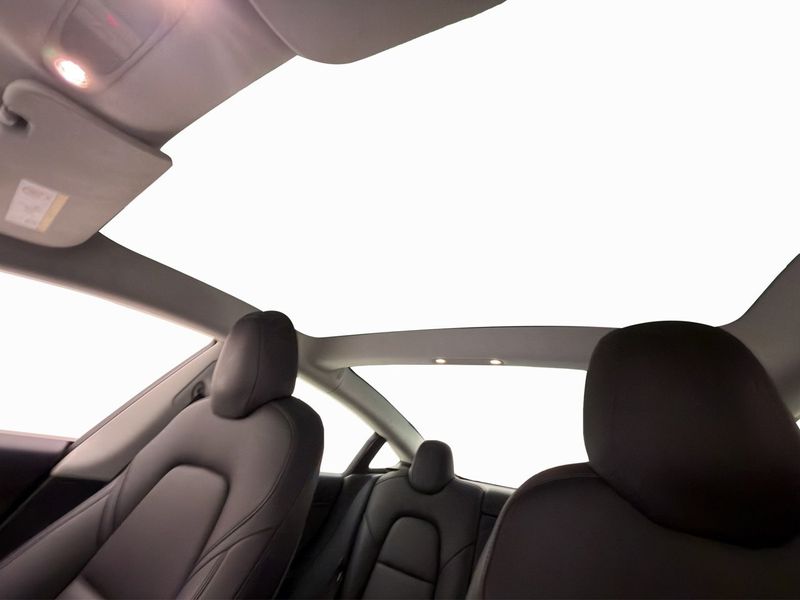 Tesla Model 3 bild 10
