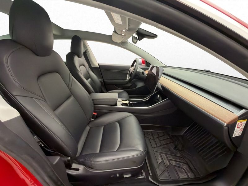 Tesla Model 3 bild 21