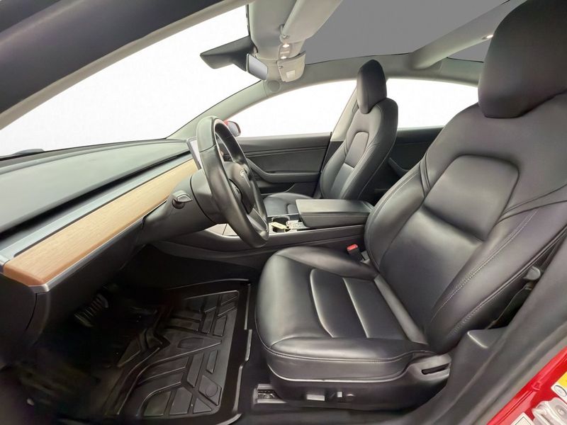 Tesla Model 3 bild 22