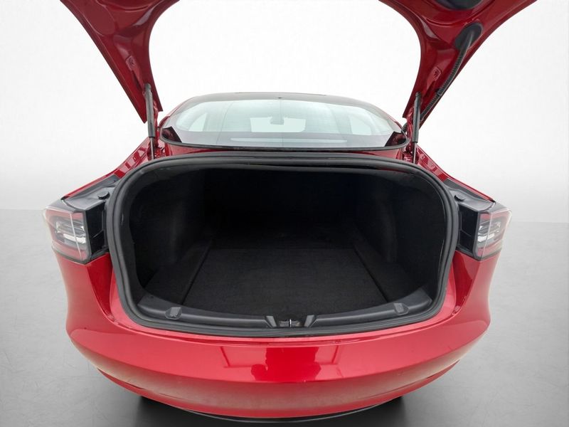 Tesla Model 3 bild 8