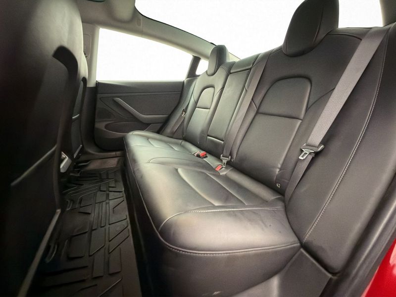 Tesla Model 3 bild 20