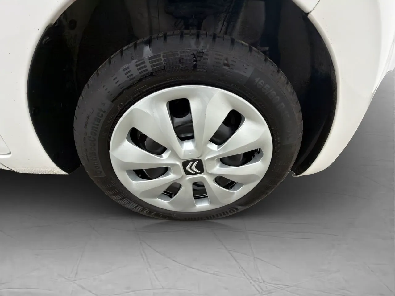 Vehicle image 25