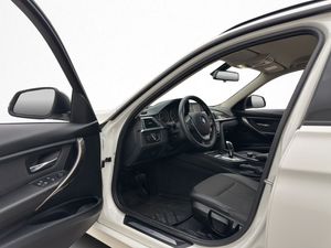 BMW 320 bild 19
