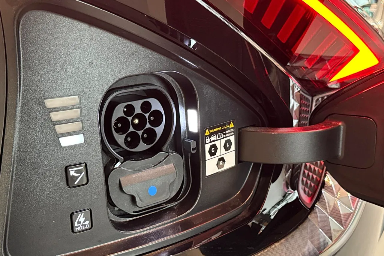 Vehicle image 16