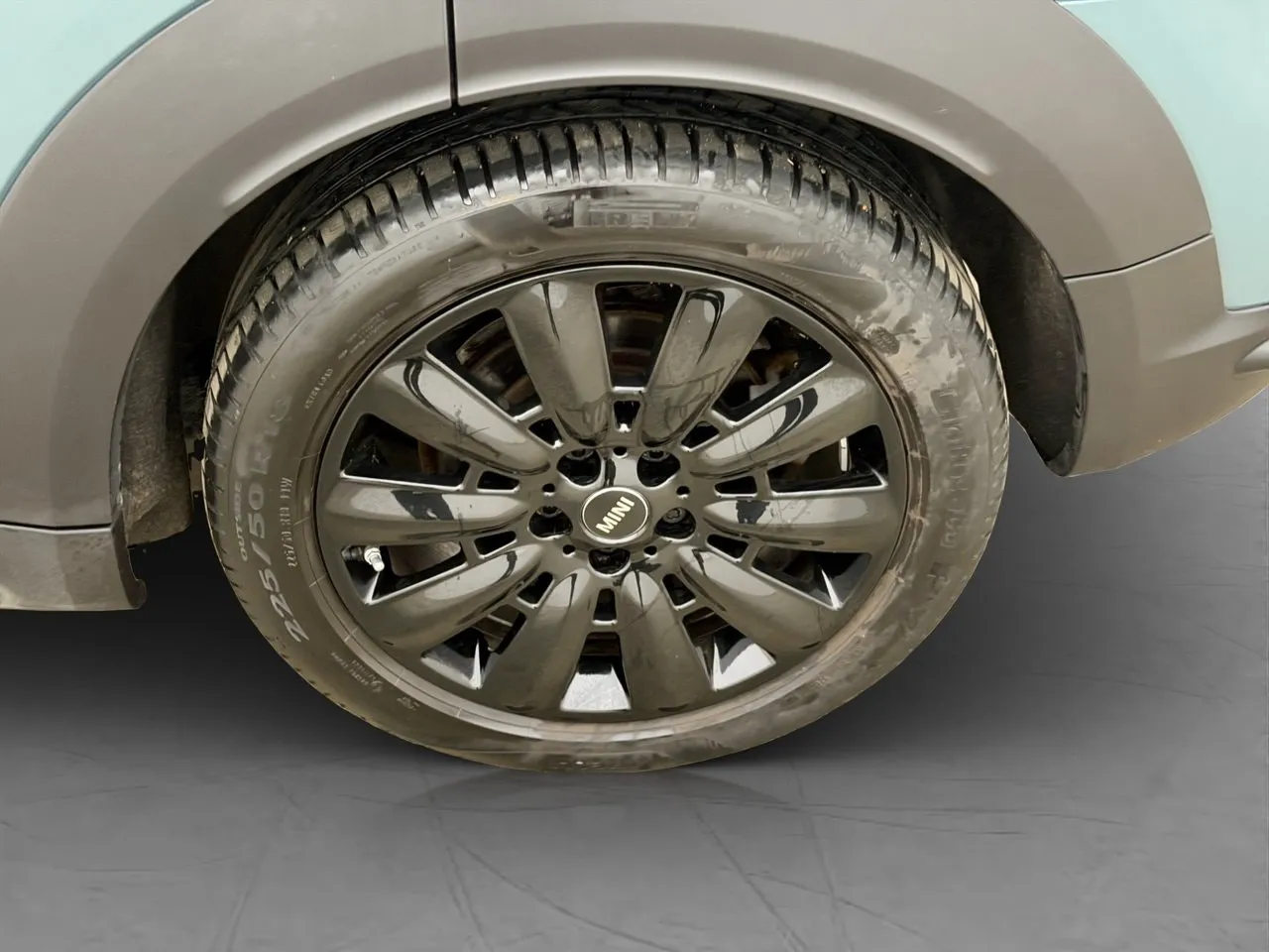 Vehicle image 25