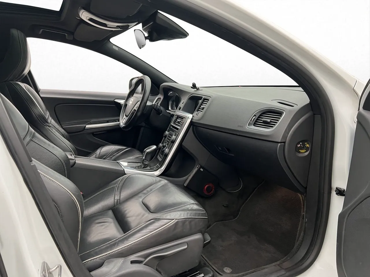 Vehicle image 24