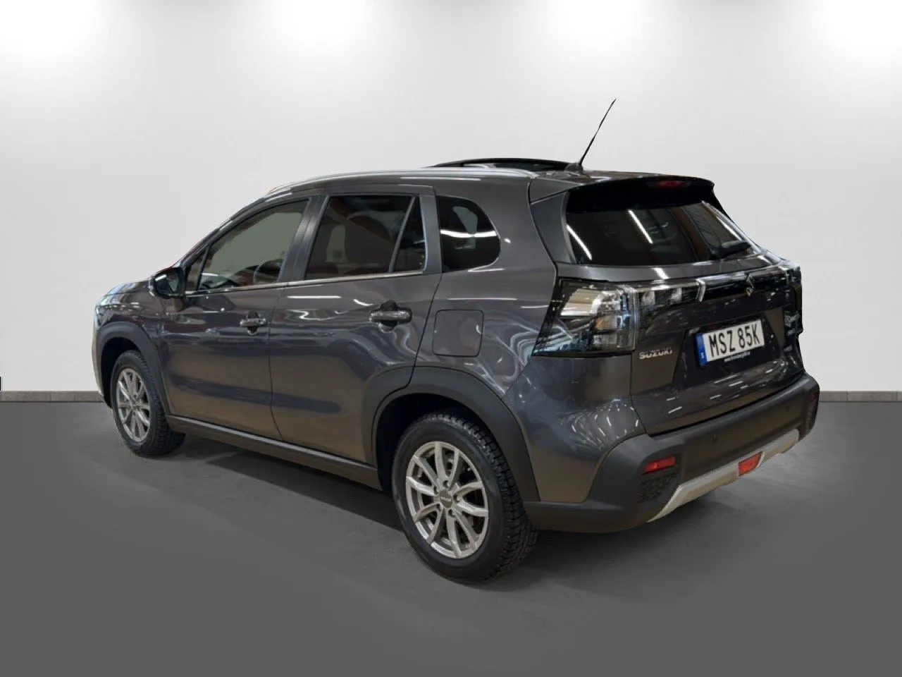 Vehicle image 5