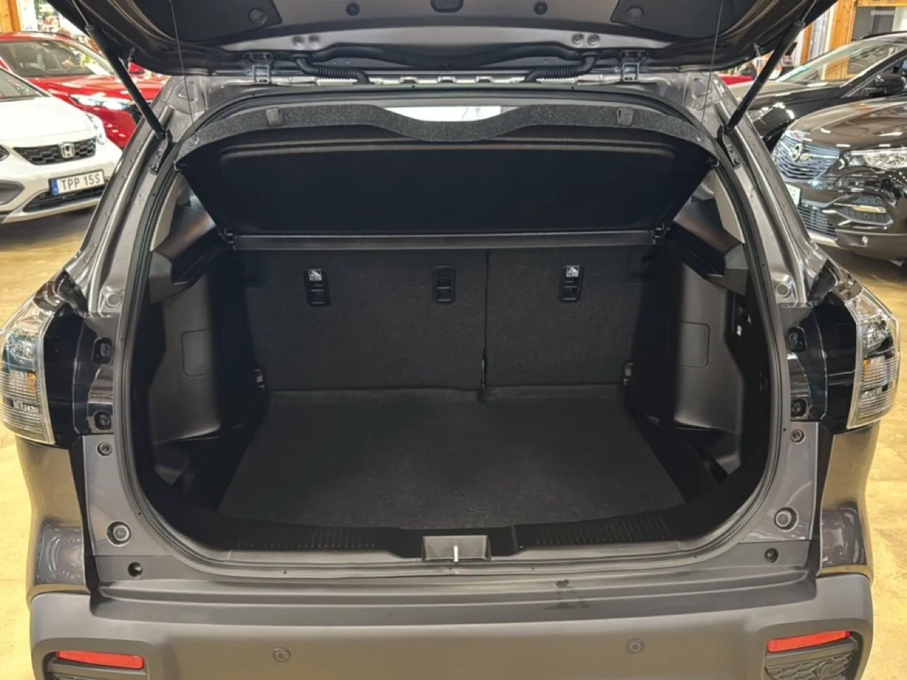 Vehicle image 13
