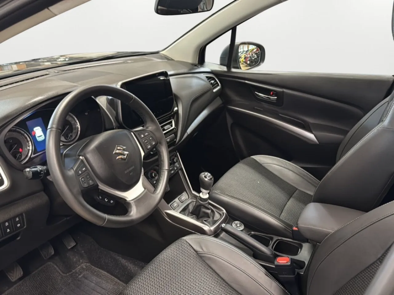 Vehicle image 7