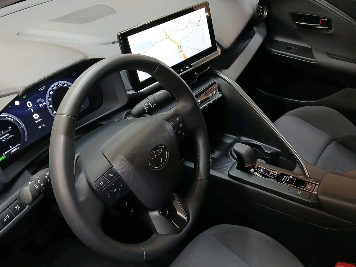 Vehicle image 12