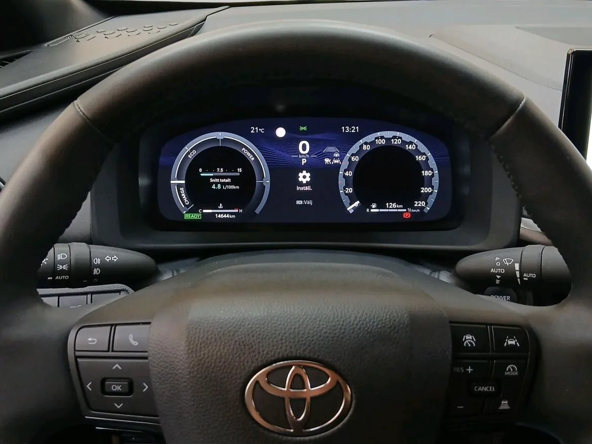 Vehicle image 13