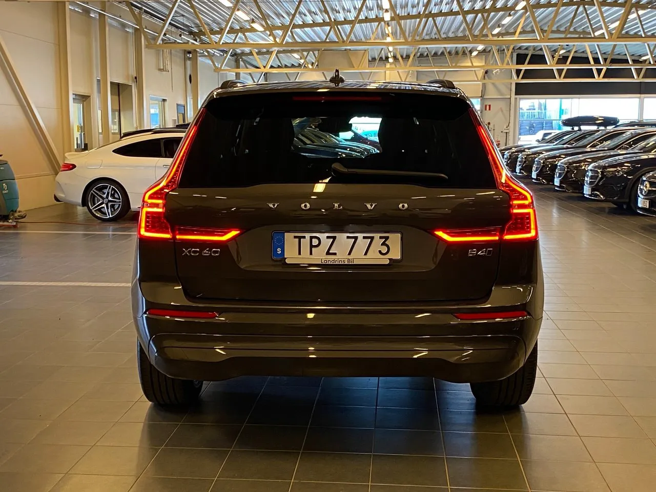 Vehicle image 5