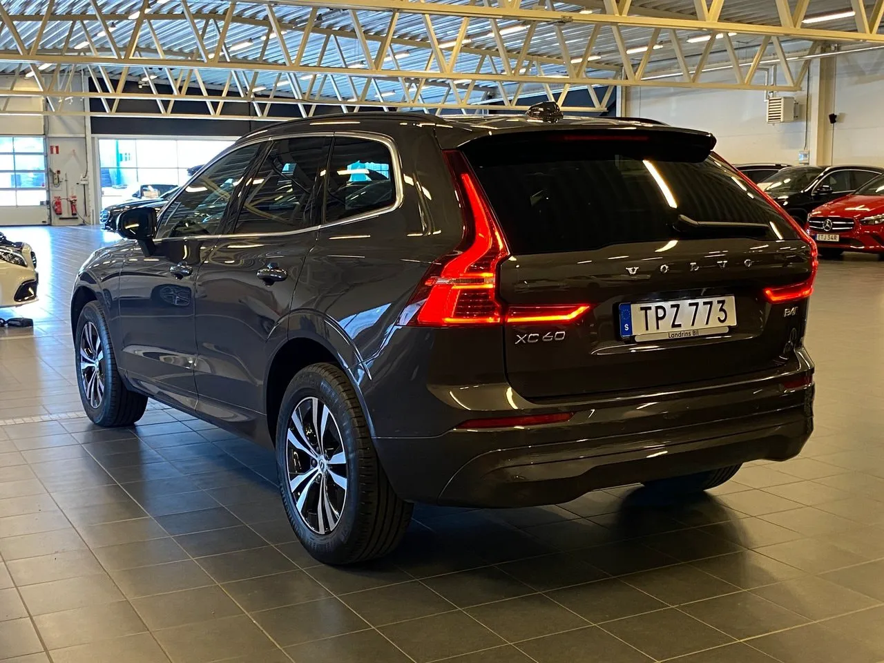 Vehicle image 4