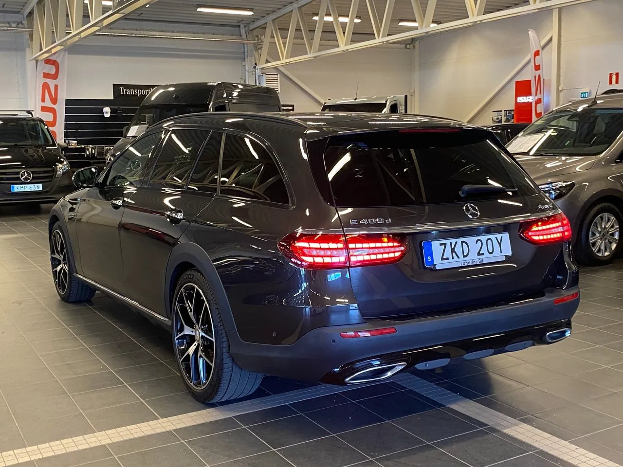 Vehicle image 4
