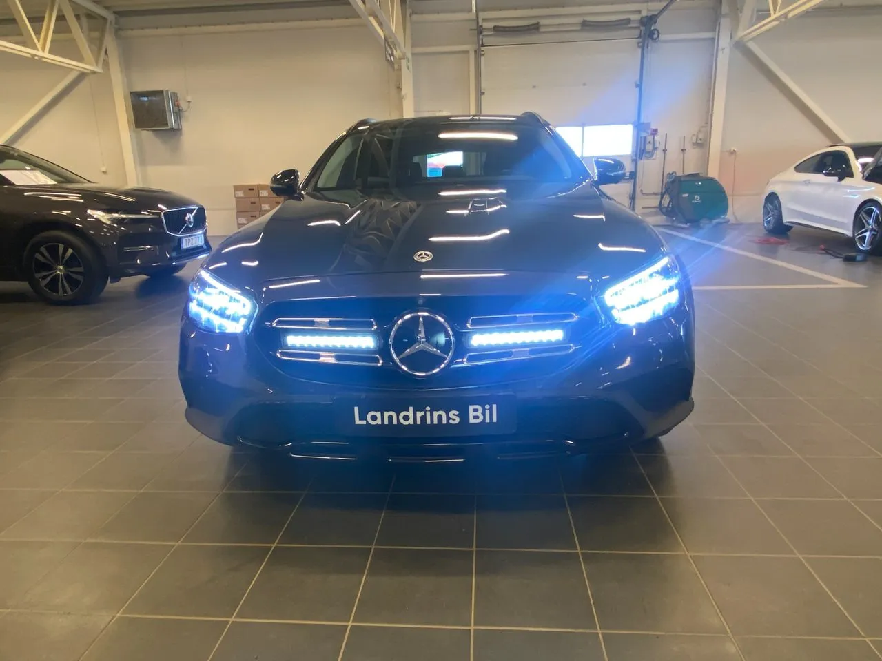 Vehicle image 17