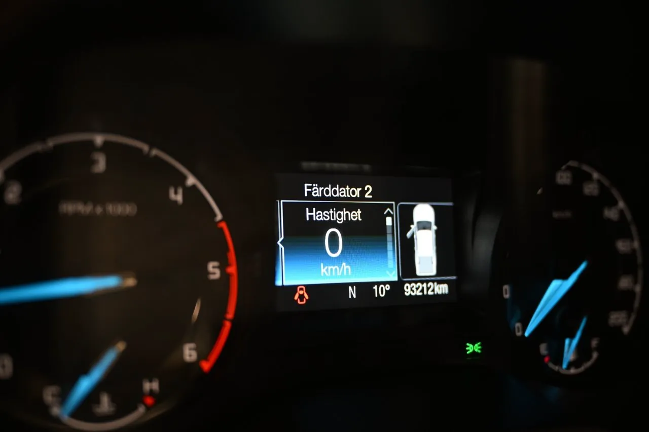 Vehicle image 25