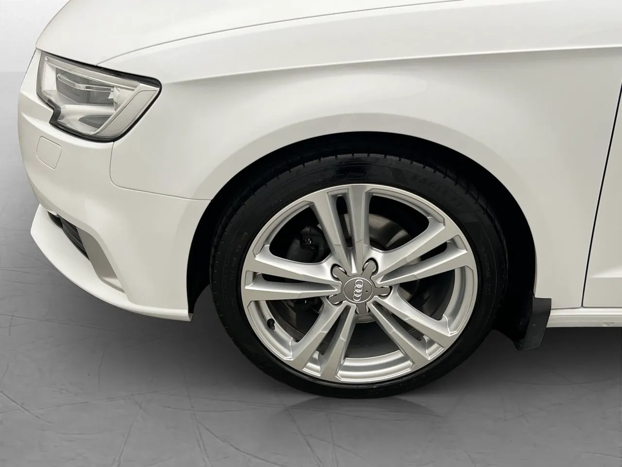 Vehicle image 20