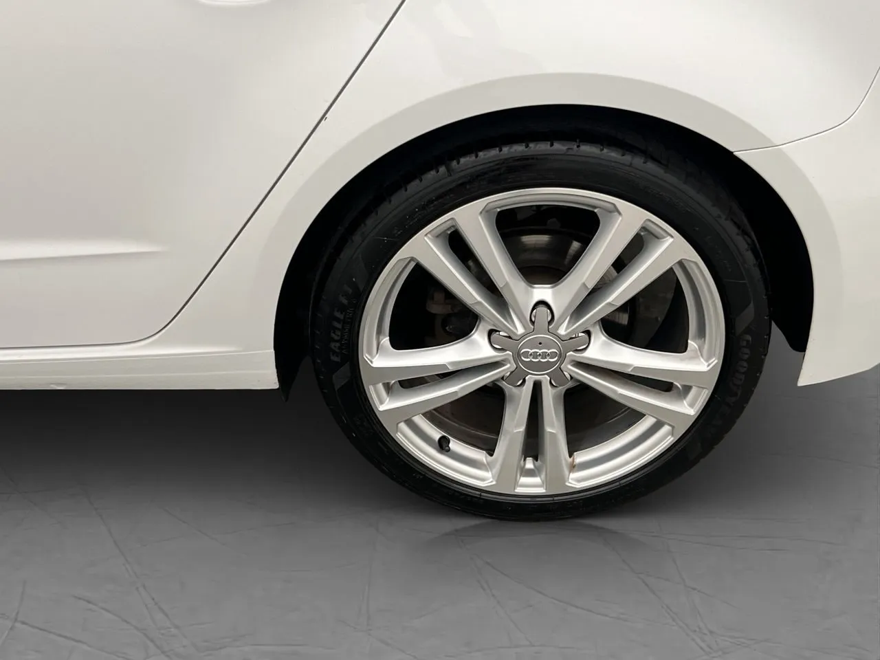 Vehicle image 21